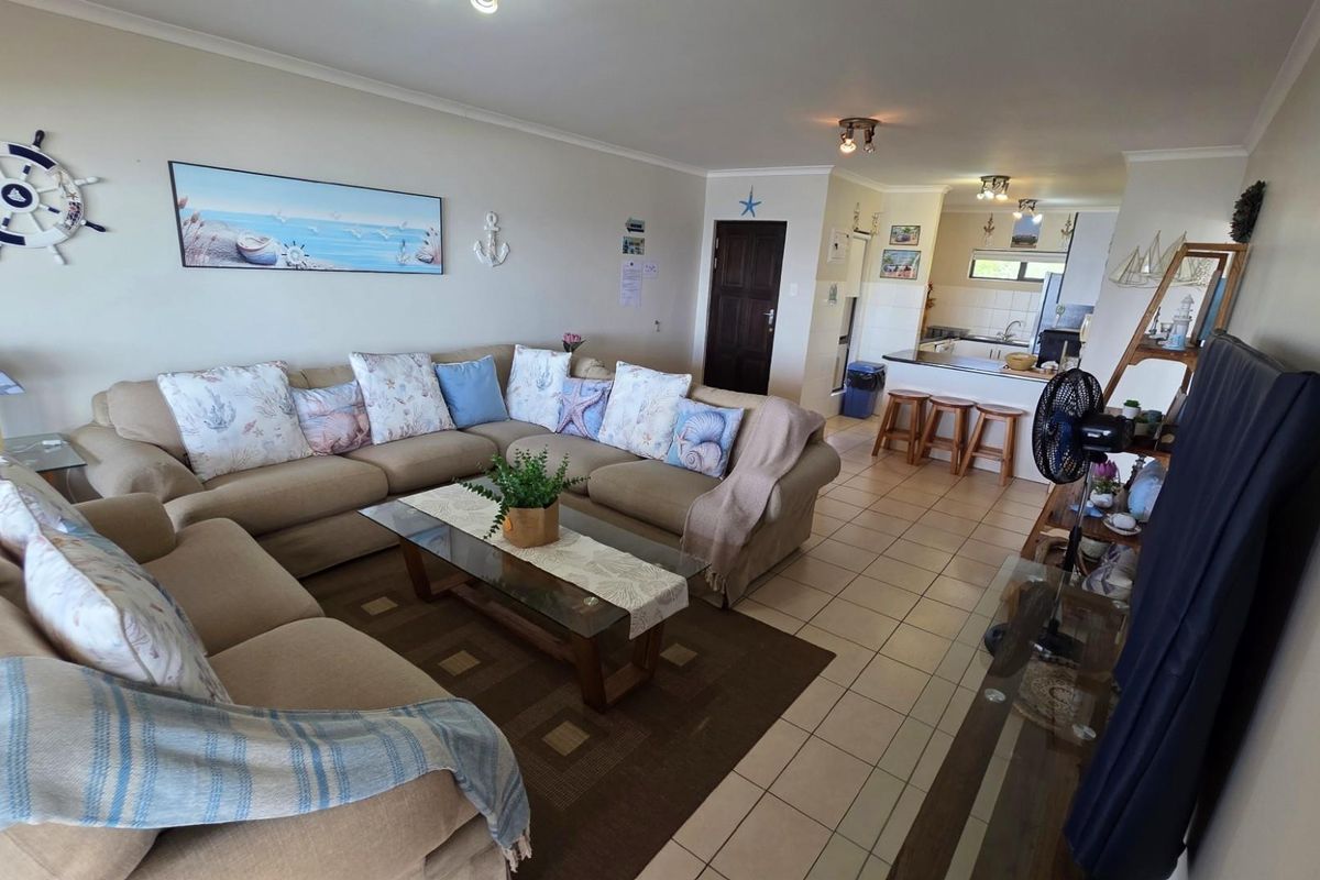 Upmarket Top Floor 2 bedroom, 2 bathroom Apartment in Shelly Beach - Photo 5