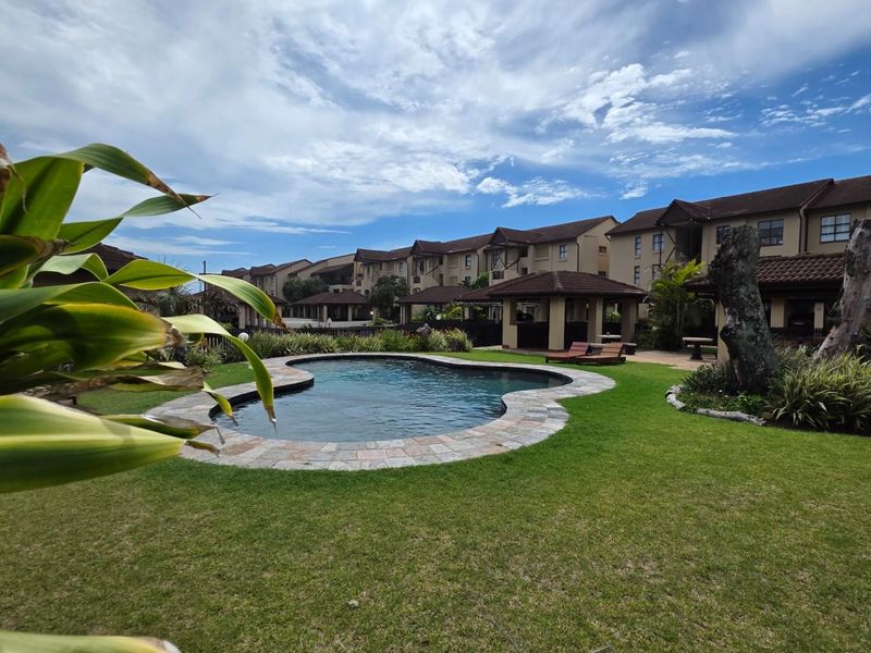 Upmarket Top Floor 2 bedroom, 2 bathroom Apartment in Shelly Beach - Photo 3