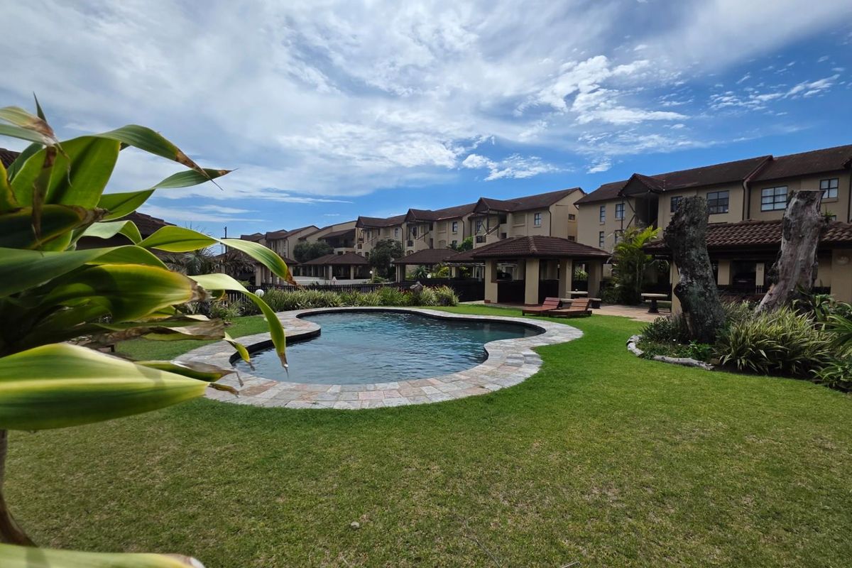 Upmarket Top Floor 2 bedroom, 2 bathroom Apartment in Shelly Beach - Photo 3