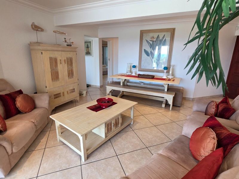 Spectacular Spacious 3 bedroom, two bathroom Beachfront Apartment on the Uvongo Beachfront - Photo 3