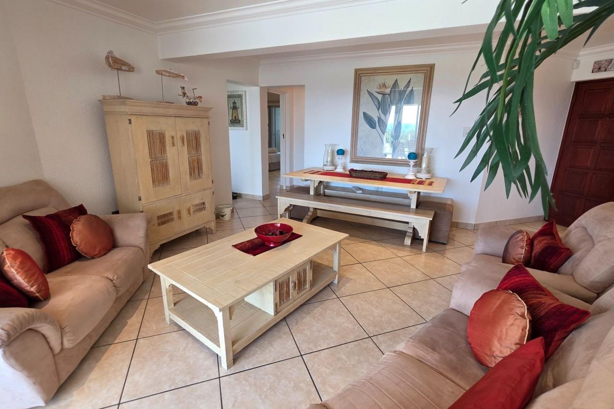 Spectacular Spacious 3 bedroom, two bathroom Beachfront Apartment on the Uvongo Beachfront - Photo 3