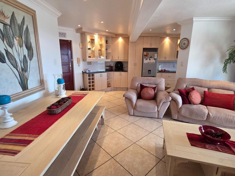 Spectacular Spacious 3 bedroom, two bathroom Beachfront Apartment on the Uvongo Beachfront - Photo 7