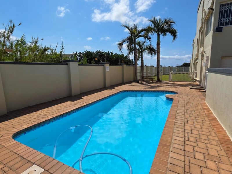 Spectacular Spacious 3 bedroom, two bathroom Beachfront Apartment on the Uvongo Beachfront - Photo 2