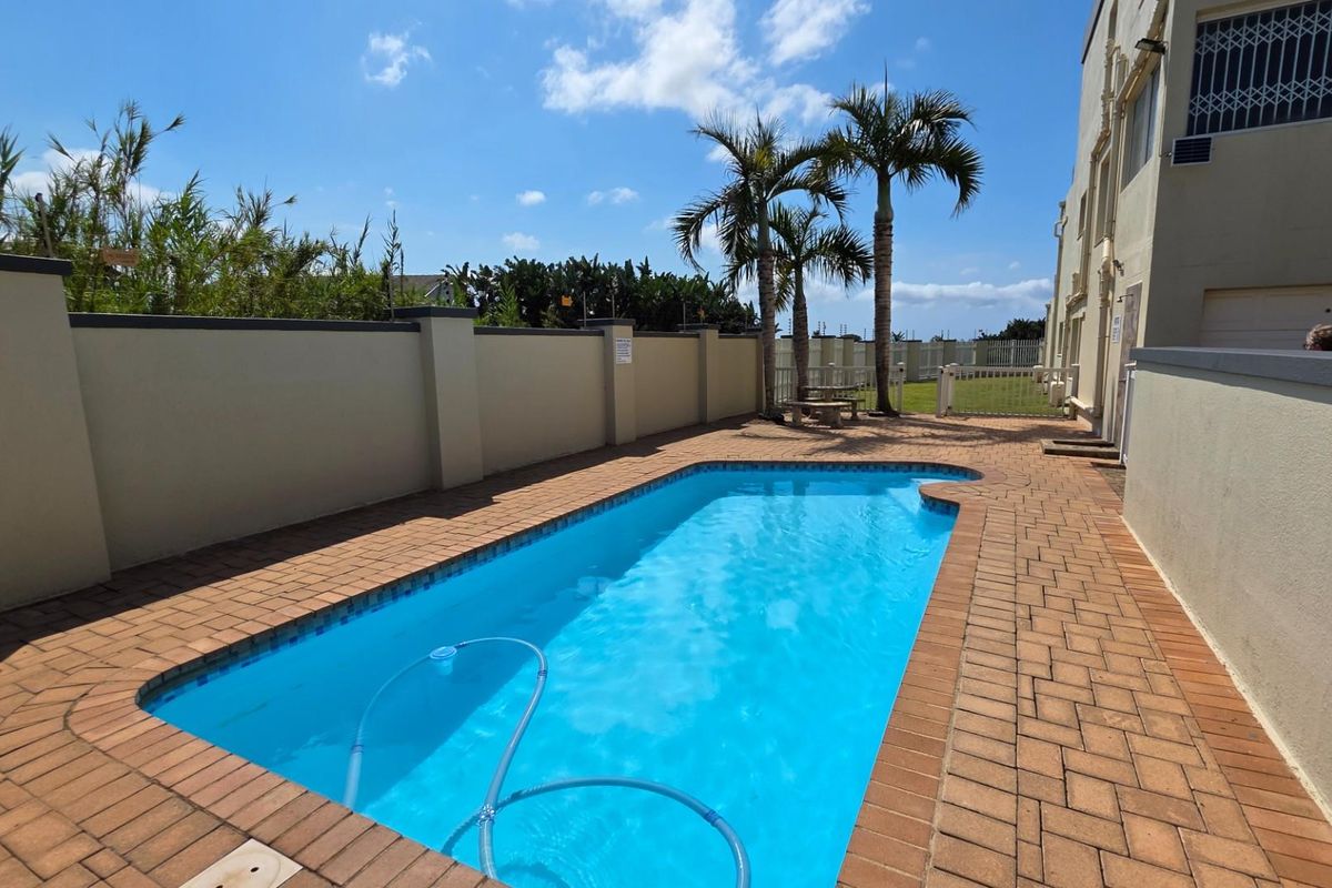 Spectacular Spacious 3 bedroom, two bathroom Beachfront Apartment on the Uvongo Beachfront - Photo 2