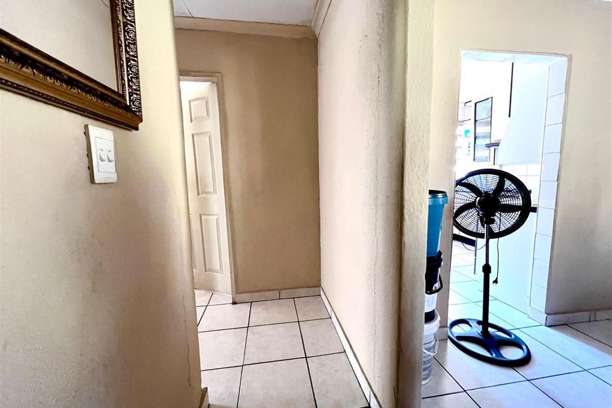 Spacious 4 Bedroom House for Sale - Photo 5