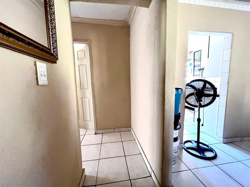 Spacious 4 Bedroom House for Sale - Photo 5