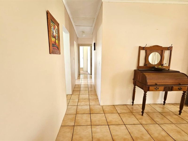 3 Bedroom House with 1-Bedroom Flat for Sale in Wavecrest - Investment Opportunity | R1,740,000 - Photo 8