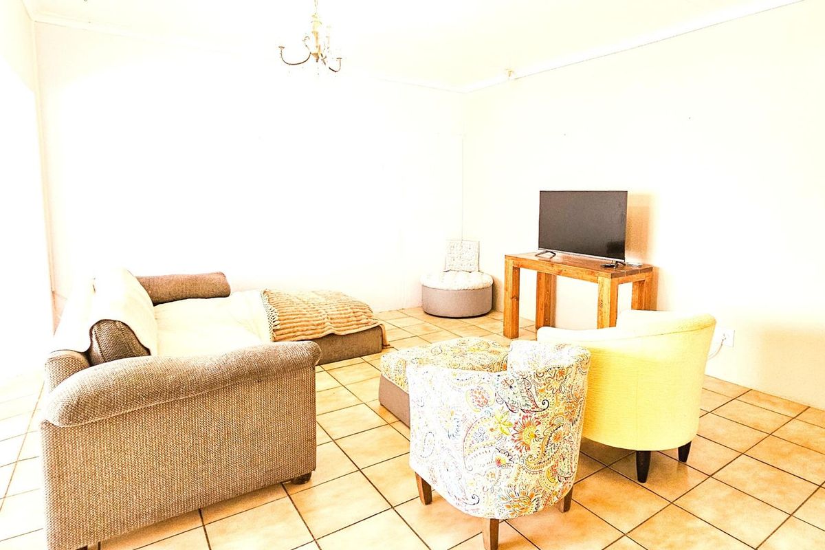 3 Bedroom House with 1-Bedroom Flat for Sale in Wavecrest - Investment Opportunity | R1,740,000 - Photo 5