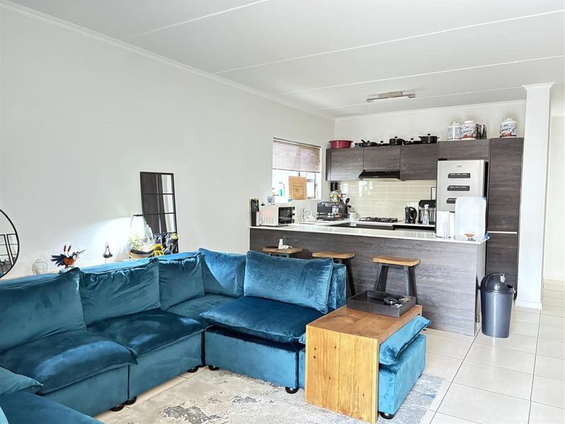 Apartment For Sale in Olivedale, Randburg - Photo 2