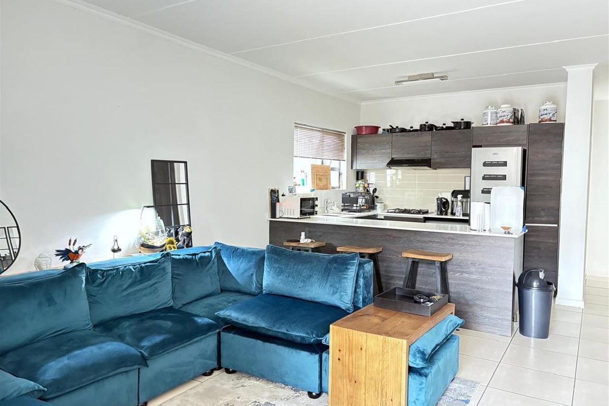 Apartment For Sale in Olivedale, Randburg - Photo 2