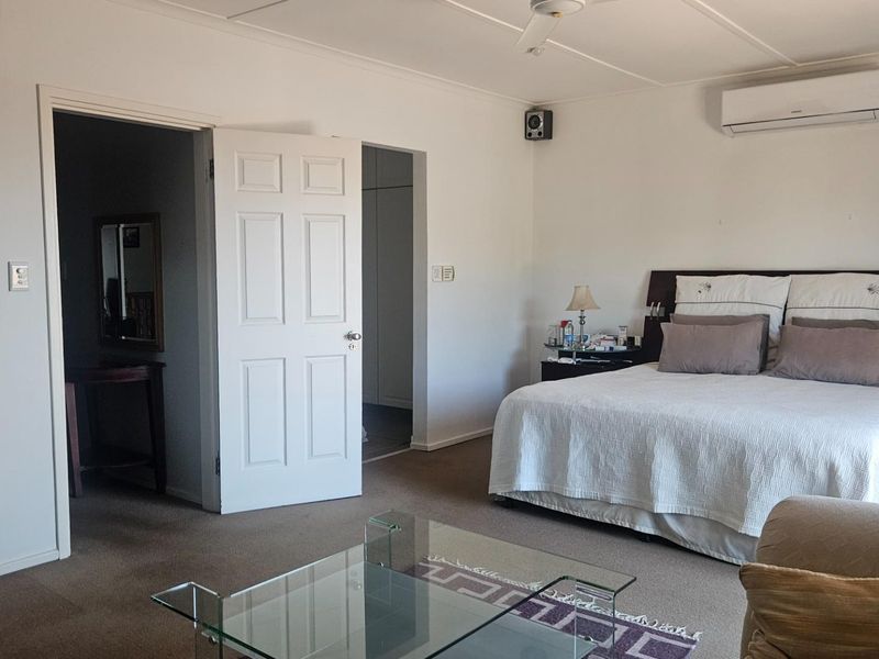 Stylish Four-Bedroom Coastal Home Close to Ballito’s Beaches and Amenities - Photo 9