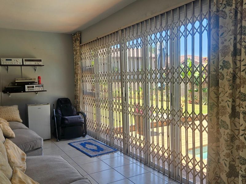 Stylish Four-Bedroom Coastal Home Close to Ballito’s Beaches and Amenities - Photo 7