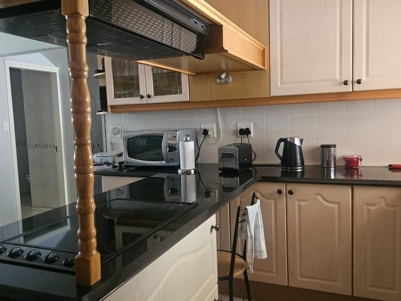 Stylish Four-Bedroom Coastal Home Close to Ballito’s Beaches and Amenities - Photo 5