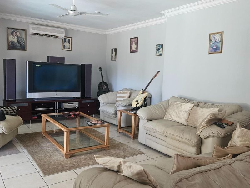 Stylish Four-Bedroom Coastal Home Close to Ballito’s Beaches and Amenities - Photo 3
