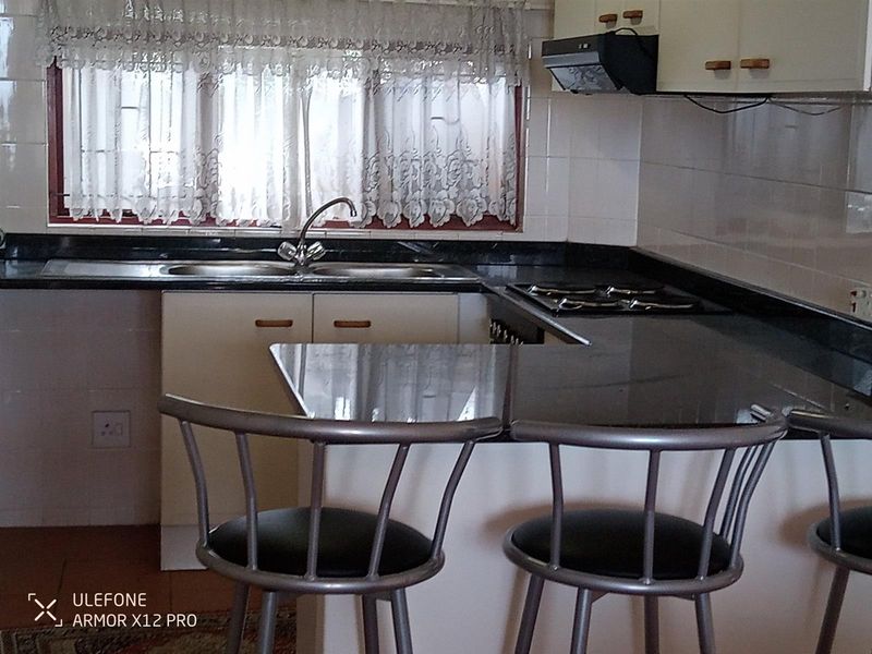 SEA FACING Furnished apartment To Rent in Umhlanga Central, Umhlanga, KwaZulu Natal - Photo 5