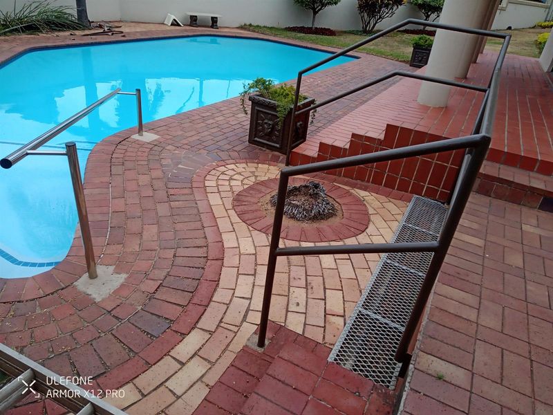 SEA FACING Furnished apartment To Rent in Umhlanga Central, Umhlanga, KwaZulu Natal - Photo 2