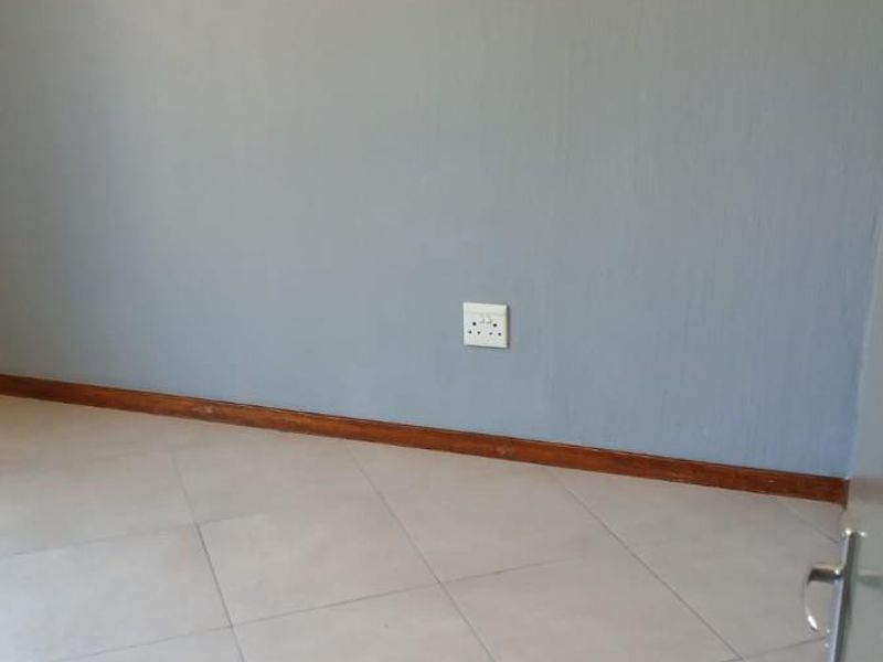 Townhouse To Rent in Ruimsig, Roodepoort - Photo 8