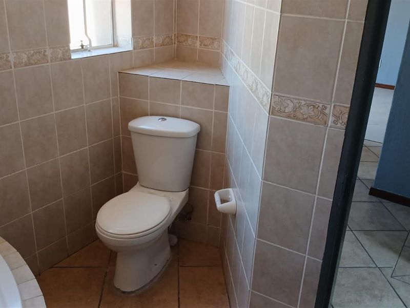Townhouse To Rent in Ruimsig, Roodepoort - Photo 10
