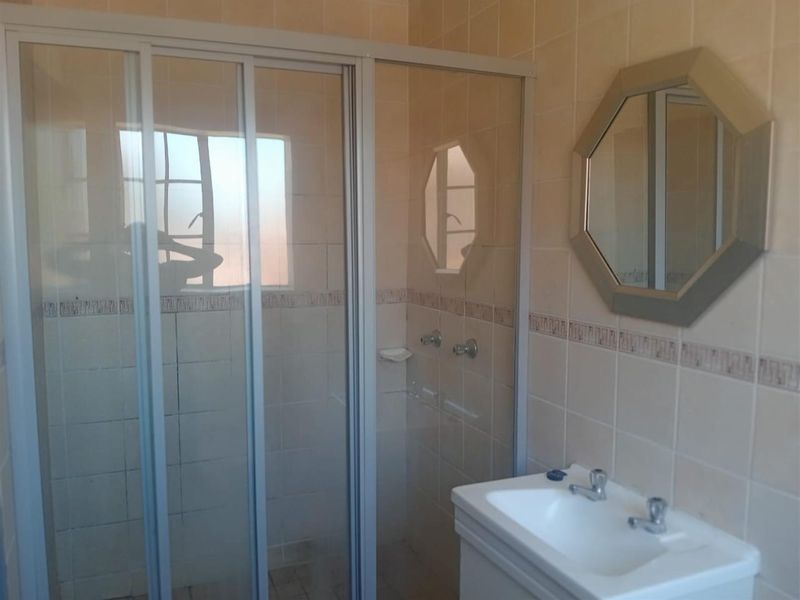 Townhouse To Rent in Ruimsig, Roodepoort - Photo 10
