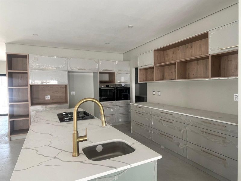 Luxury Home For Sale in Sandown, Blouberg - Photo 8