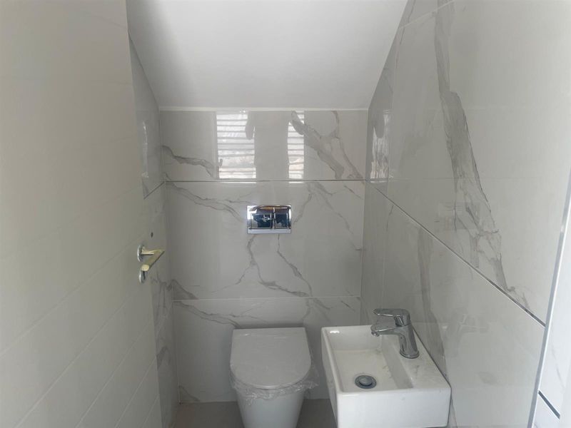 Luxury Home For Sale in Sandown, Blouberg - Photo 6