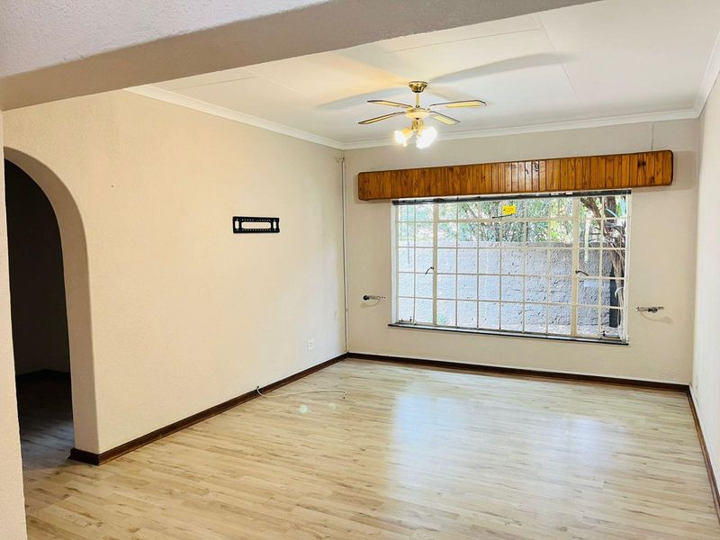 Entertainer’s Dream! 5-Bedroom Home with Pool, Lapa and Loft - Photo 10