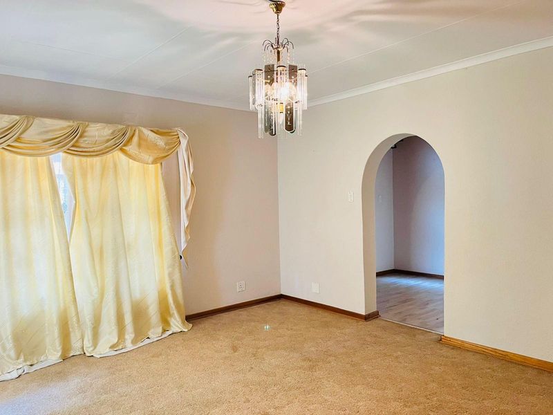 Entertainer’s Dream! 5-Bedroom Home with Pool, Lapa and Loft - Photo 9