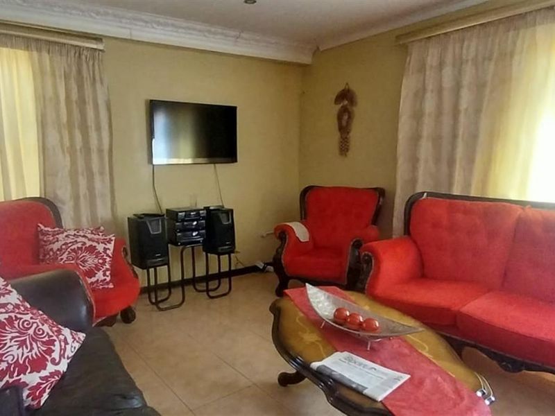 Stop paying rent and start investing in your future! - Photo 2