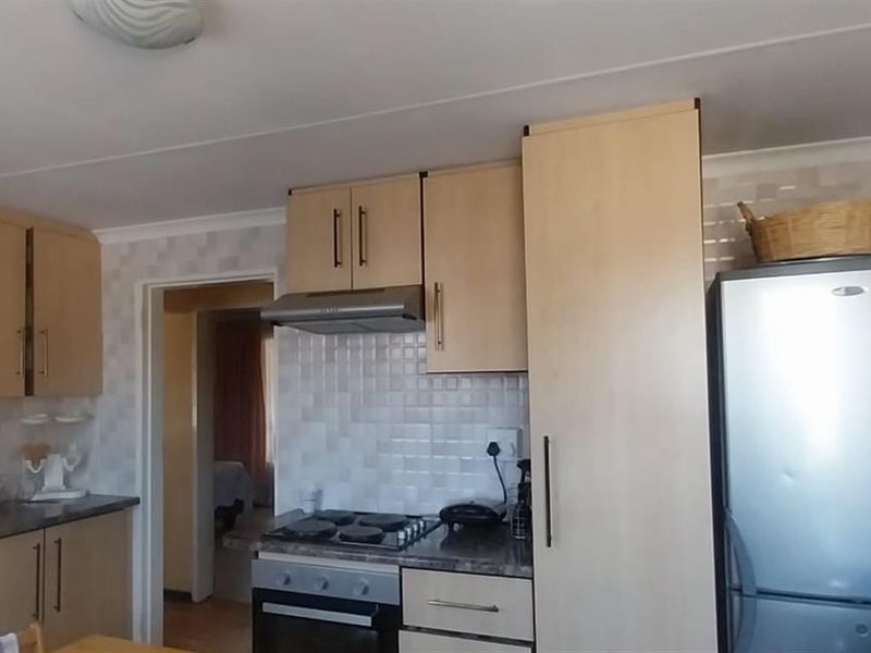 Stop paying rent and start investing in your future! - Photo 8