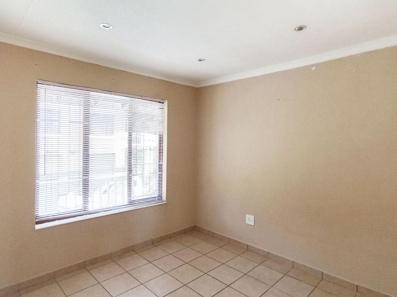 Investment. Apartment For Sale close  to Margate Town and Beach - Photo 10