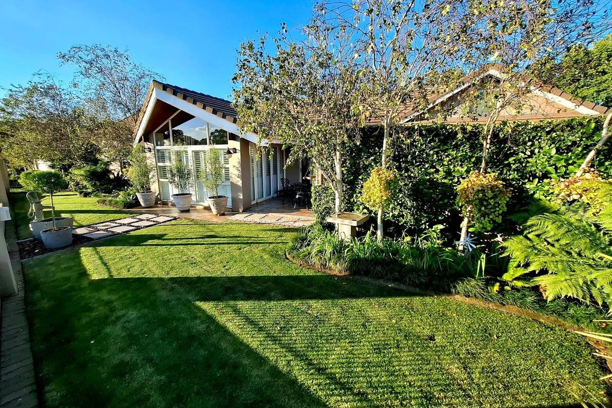 A Rare Gem on the Fairway - Exceptional Family Living with Direct Golf Course Access - Photo 2