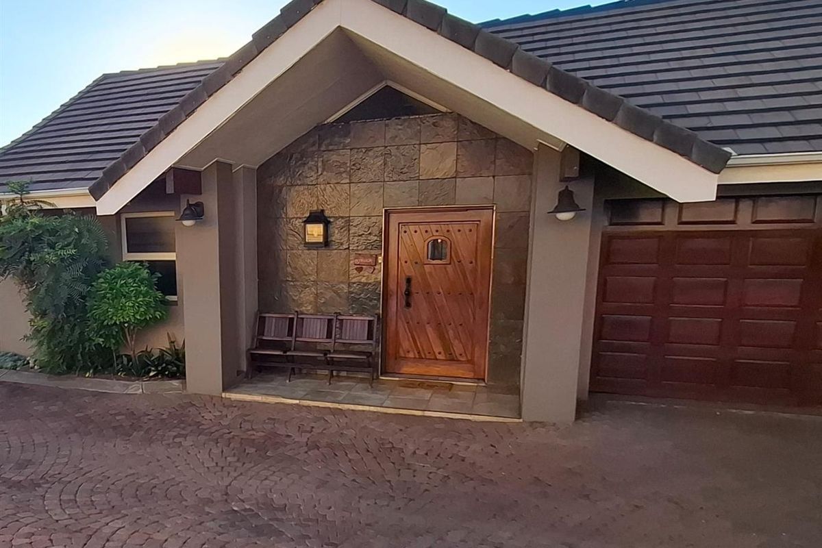 A Rare Gem on the Fairway - Exceptional Family Living with Direct Golf Course Access - Photo 5
