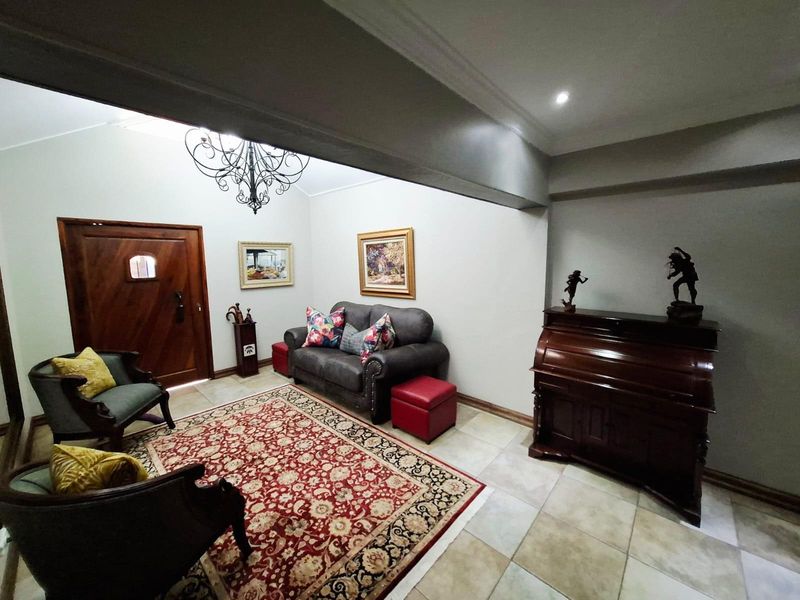 A Rare Gem on the Fairway - Exceptional Family Living with Direct Golf Course Access - Photo 9