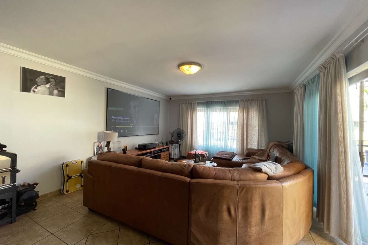 Townhouse For Sale in Seemeeu Park, Mossel Bay - Photo 4