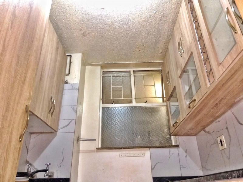 1.5 Bedroom Rental Flat Available in Nevileen Building - Arcadia, Pretoria - Photo 10