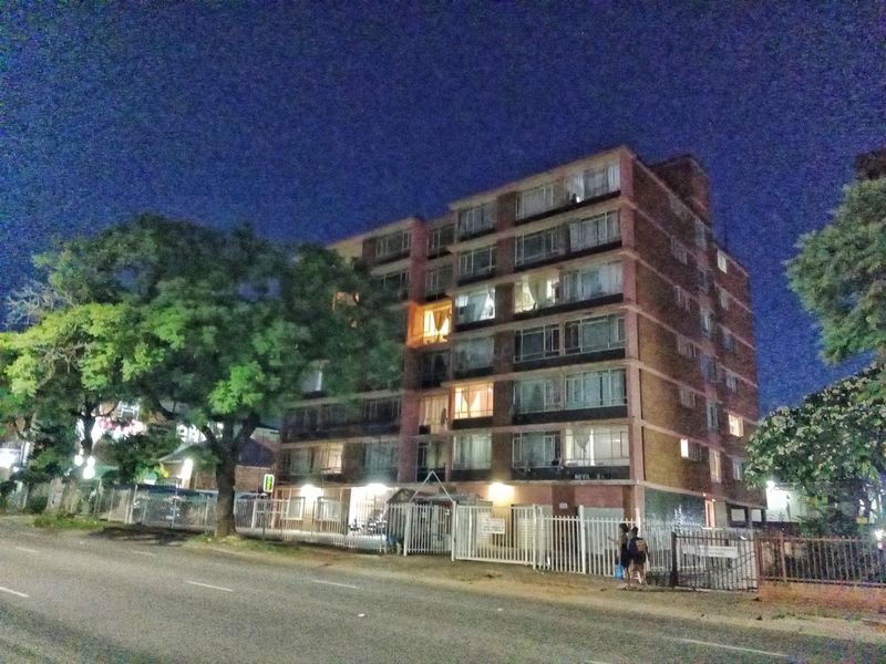 1.5 Bedroom Rental Flat Available in Nevileen Building - Arcadia, Pretoria - Photo 5