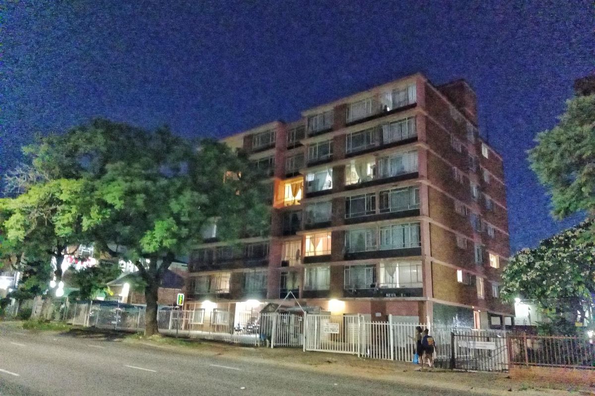 1.5 Bedroom Rental Flat Available in Nevileen Building - Arcadia, Pretoria - Photo 5