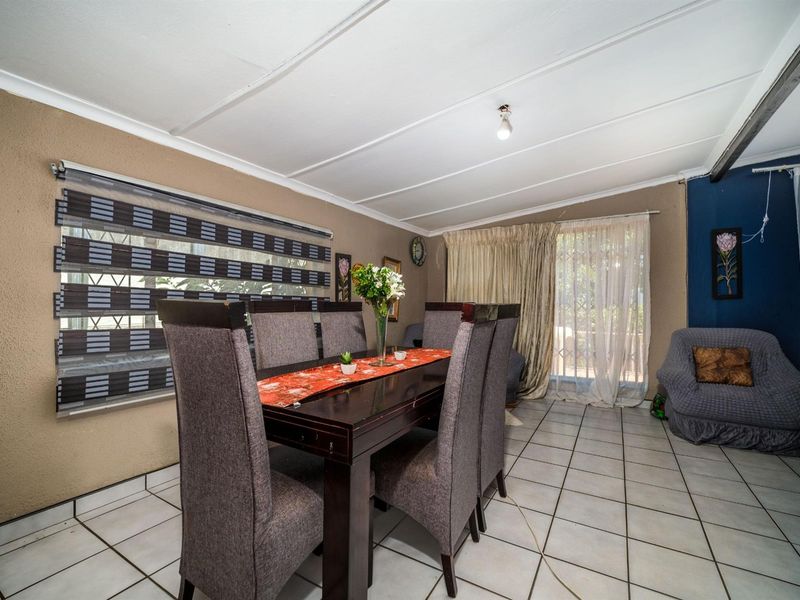 3 Bedroom 2 Flatlet House For Sale in Witpoortjie, Roodepoort - Photo 6