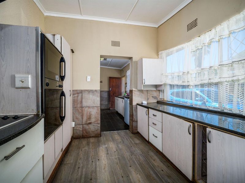 3 Bedroom 2 Flatlet House For Sale in Witpoortjie, Roodepoort - Photo 7