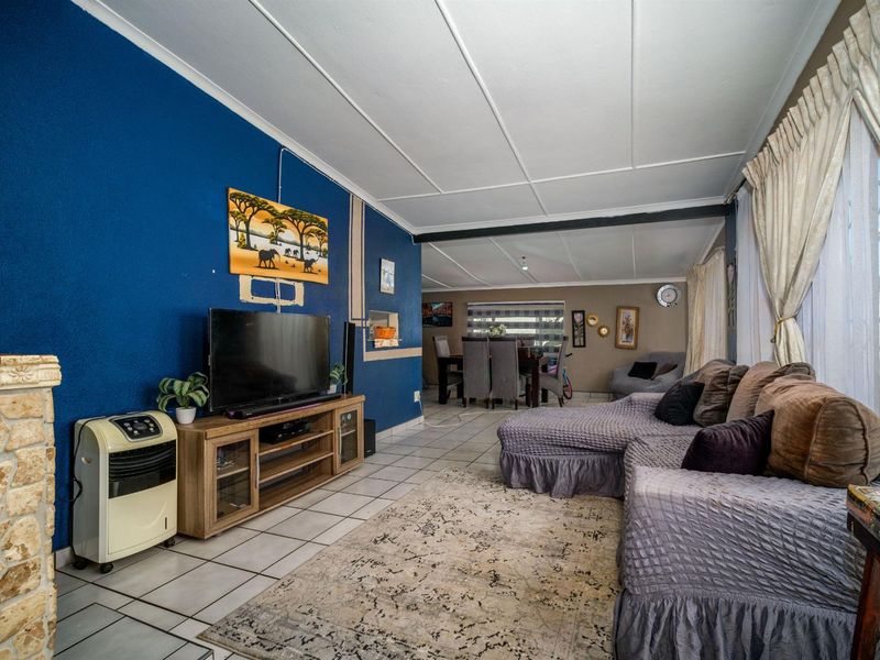 3 Bedroom 2 Flatlet House For Sale in Witpoortjie, Roodepoort - Photo 3