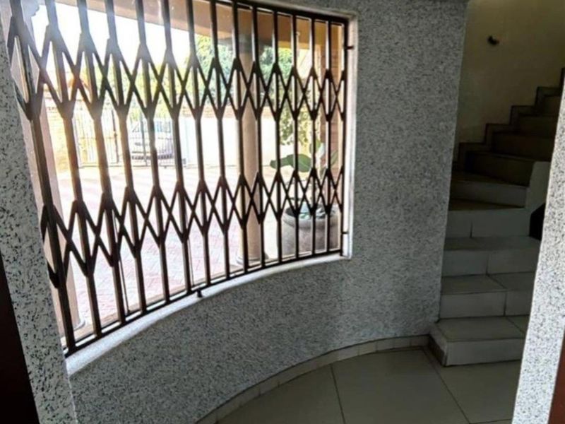 EXTRAORDINARY MODERN FAMILY HOUSE - Photo 8