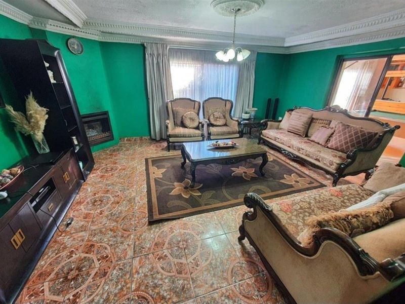 EXTRAORDINARY MODERN FAMILY HOUSE - Photo 10