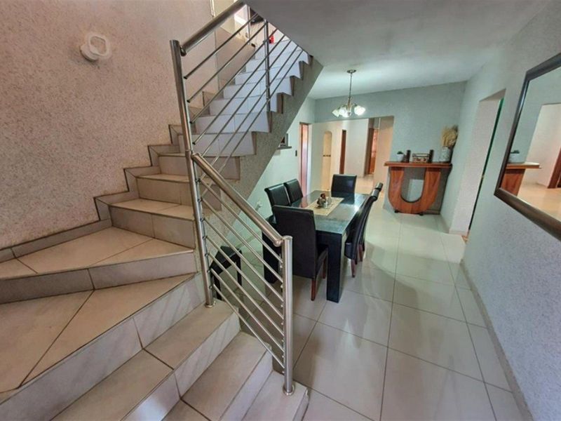 EXTRAORDINARY MODERN FAMILY HOUSE - Photo 6