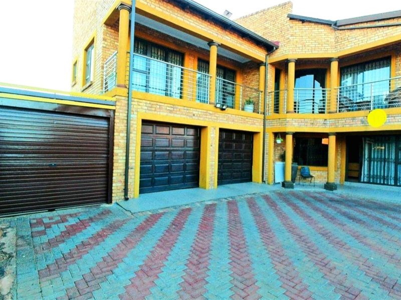 EXTRAORDINARY MODERN FAMILY HOUSE - Photo 2