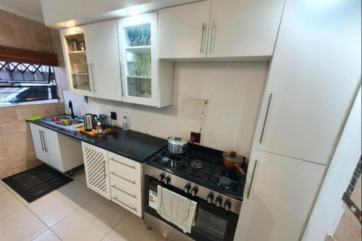 EXTRAORDINARY MODERN FAMILY HOUSE - Photo 5