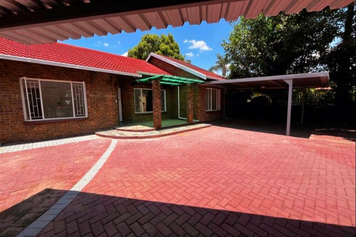 GREAT FAMILY HOME INVESTMENT - Photo 2