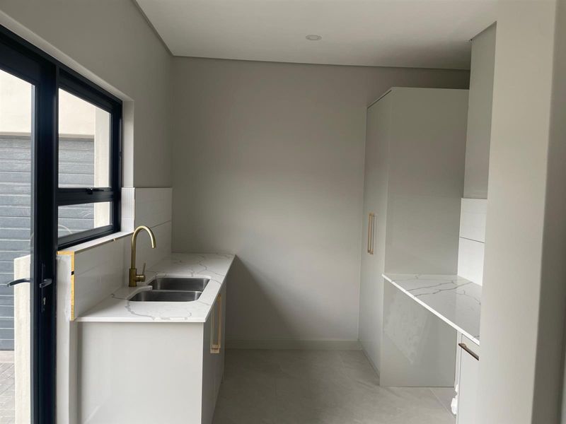 Luxury 4 En-Suite Home with Pyjama Lounge in Sandown,Blouberg - Photo 3