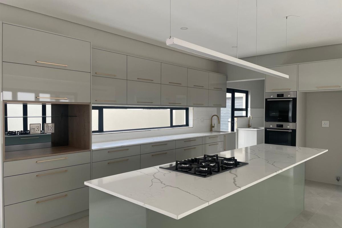Luxury 4 En-Suite Home with Pyjama Lounge in Sandown,Blouberg - Photo 4