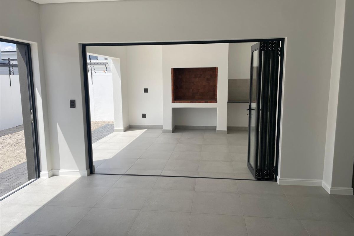 4 Bedroomed Beauty! - Photo 4