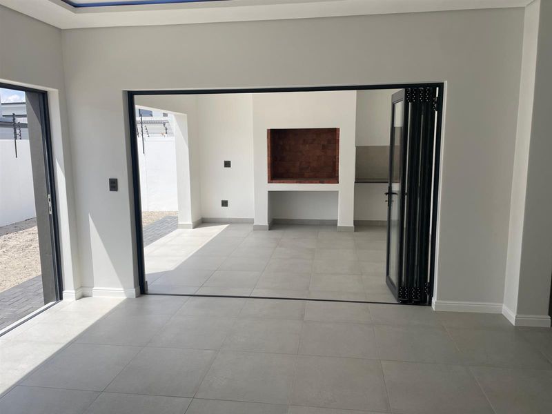 4 Bedroomed Beauty! - Photo 4